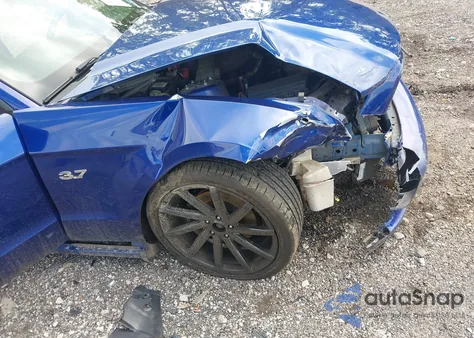 2014 Ford Mustang V6 z USA, uszkodzony, nr VIN 1ZVBP8AM4E5312902